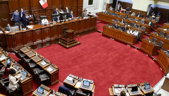 Congreso aprueba dictamen para que directores de colegios amplíen su permanencia en el cargo 