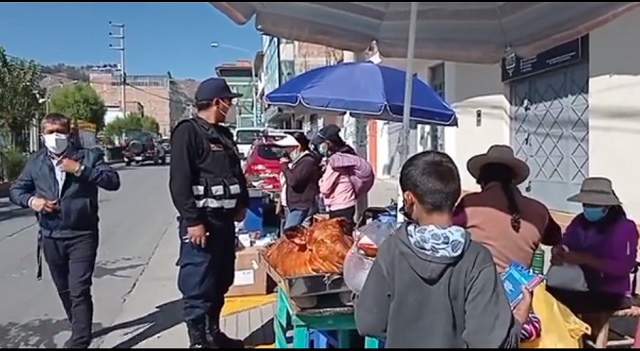 Pese a prohibiciones vendedores de comida se instalaron cerca de locales de votación en Huaraz