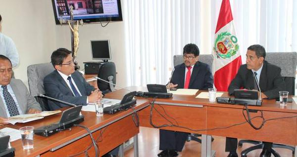 Intentan desalojar a vicegobernador Enrique Vargas de su local