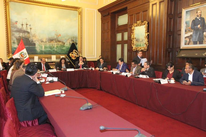 Comisión de Presupuesto del Congreso evalúa sanciones contra Waldo Ríos 