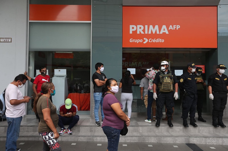 Congreso aprueba que AFP y ONP dejen administración de fondo de pensiones