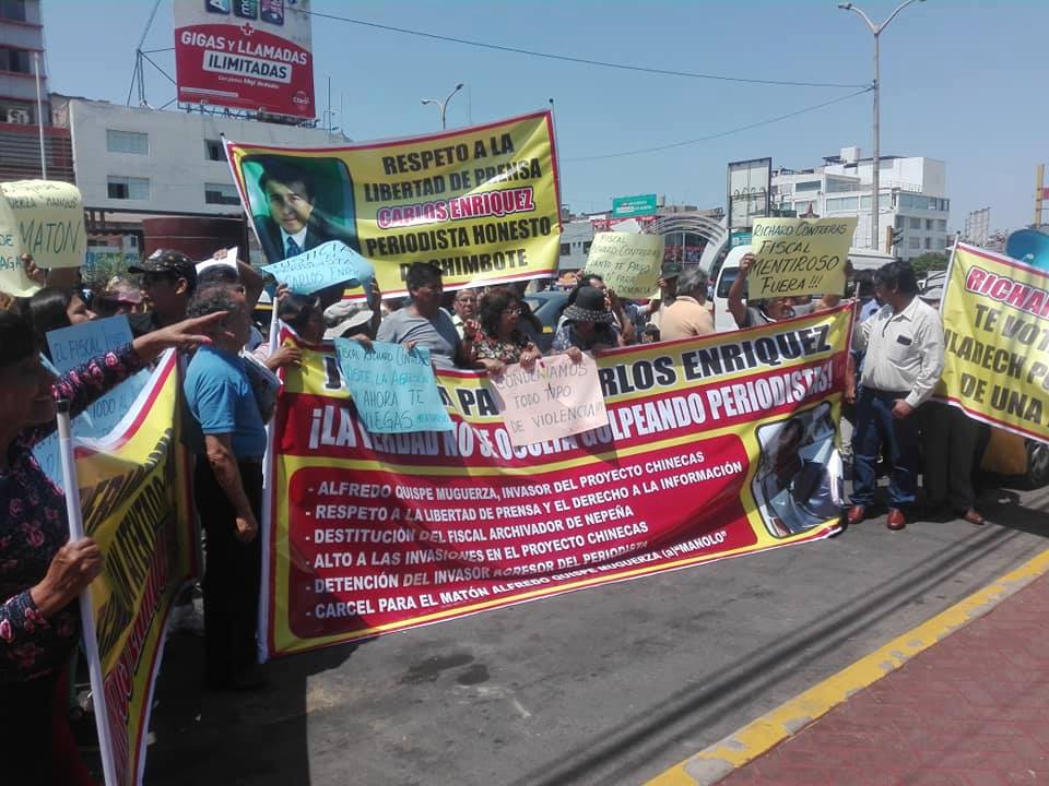 Con un plantón en la fiscalía de Chimbote exigen justicia para periodista agredido por empresario invasor