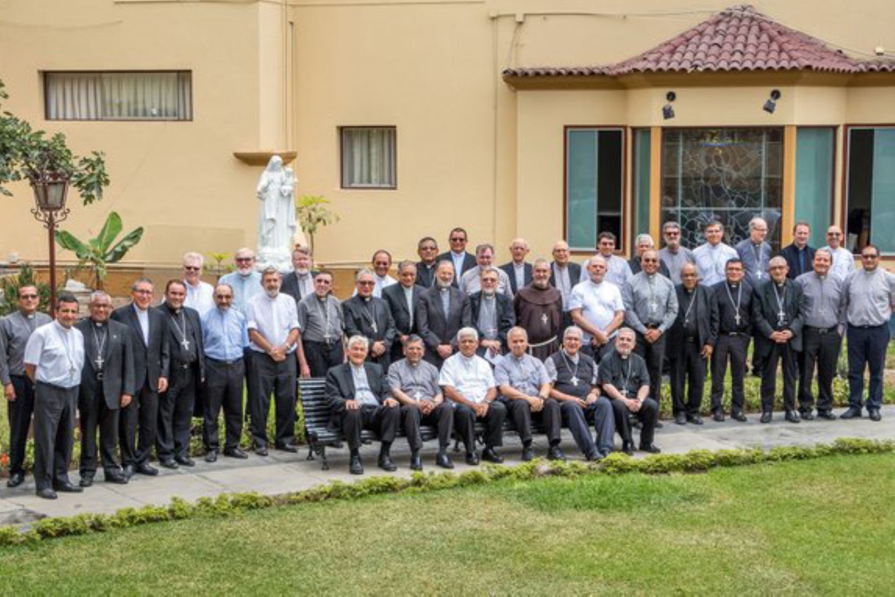 Obispos del Perú piden priorizar atención a emergencia sanitaria y económica