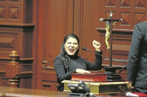 Proética denunciará ante Comisión de Ética del Congreso a parlamentaria Yesenia Ponce