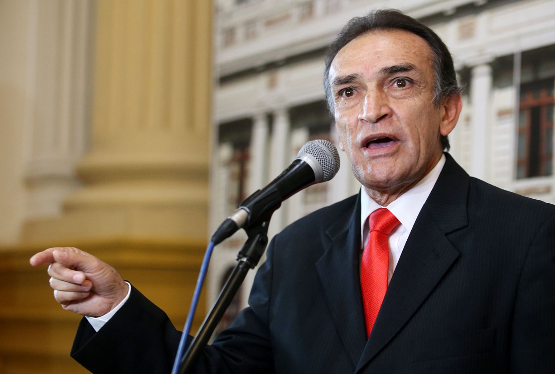 Comisión Permanente del Congreso archiva denuncia contra Héctor Becerril