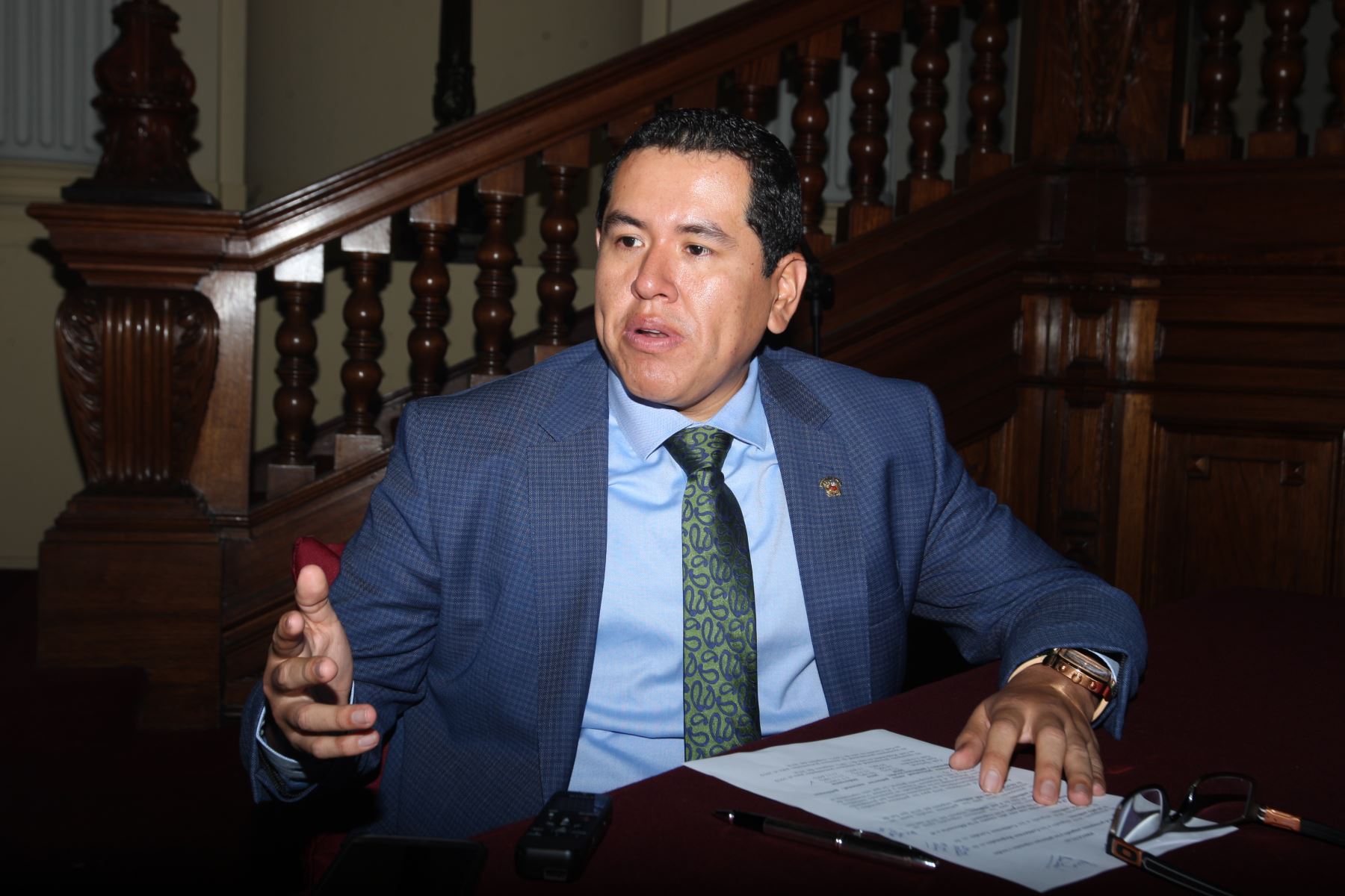 Congresista presenta proyecto que protege a cónyuge de gestante contra despido arbitrario