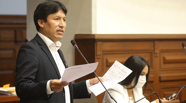 Barrionuevo presenta proyecto de ley para reducir sueldo de congresistas, entre otros privilegios