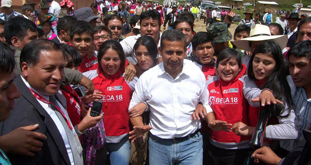  Ollanta Humala llega a Huaraz y se traslada a Sihuas para inaugurar obra