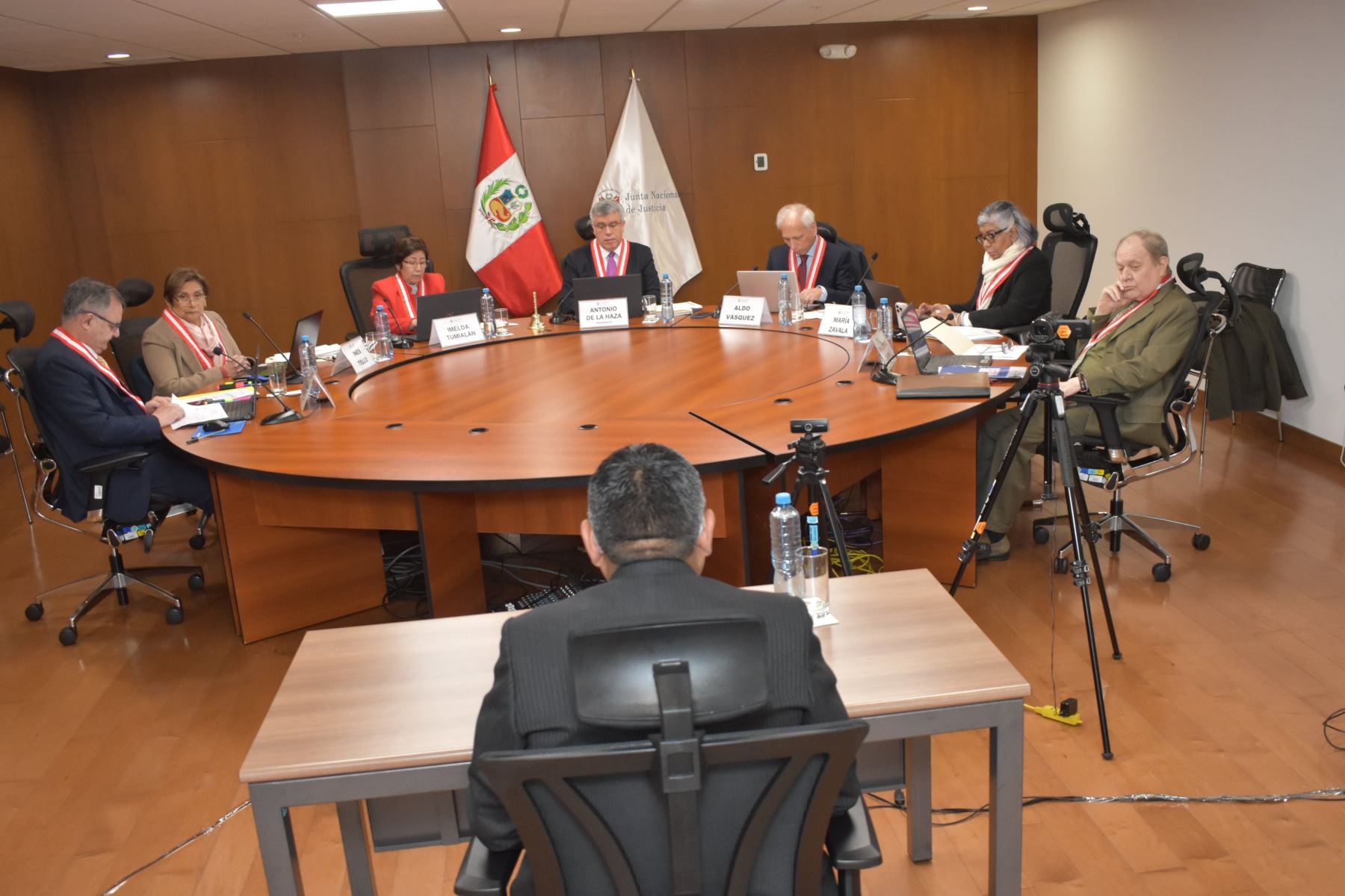 Continúa desarrollando concurso de ascenso para fiscales y jueces