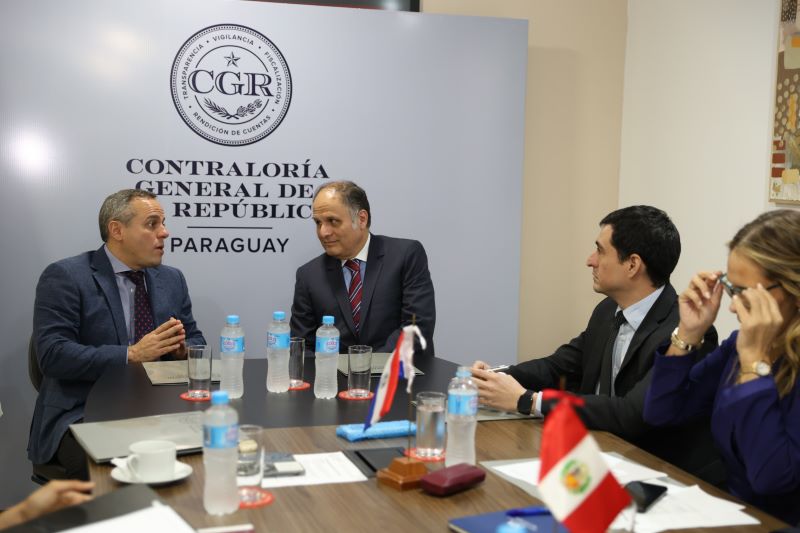 Contralorías de Perú y Paraguay intercambian acciones e iniciativas para el fortalecimiento institucional y regional