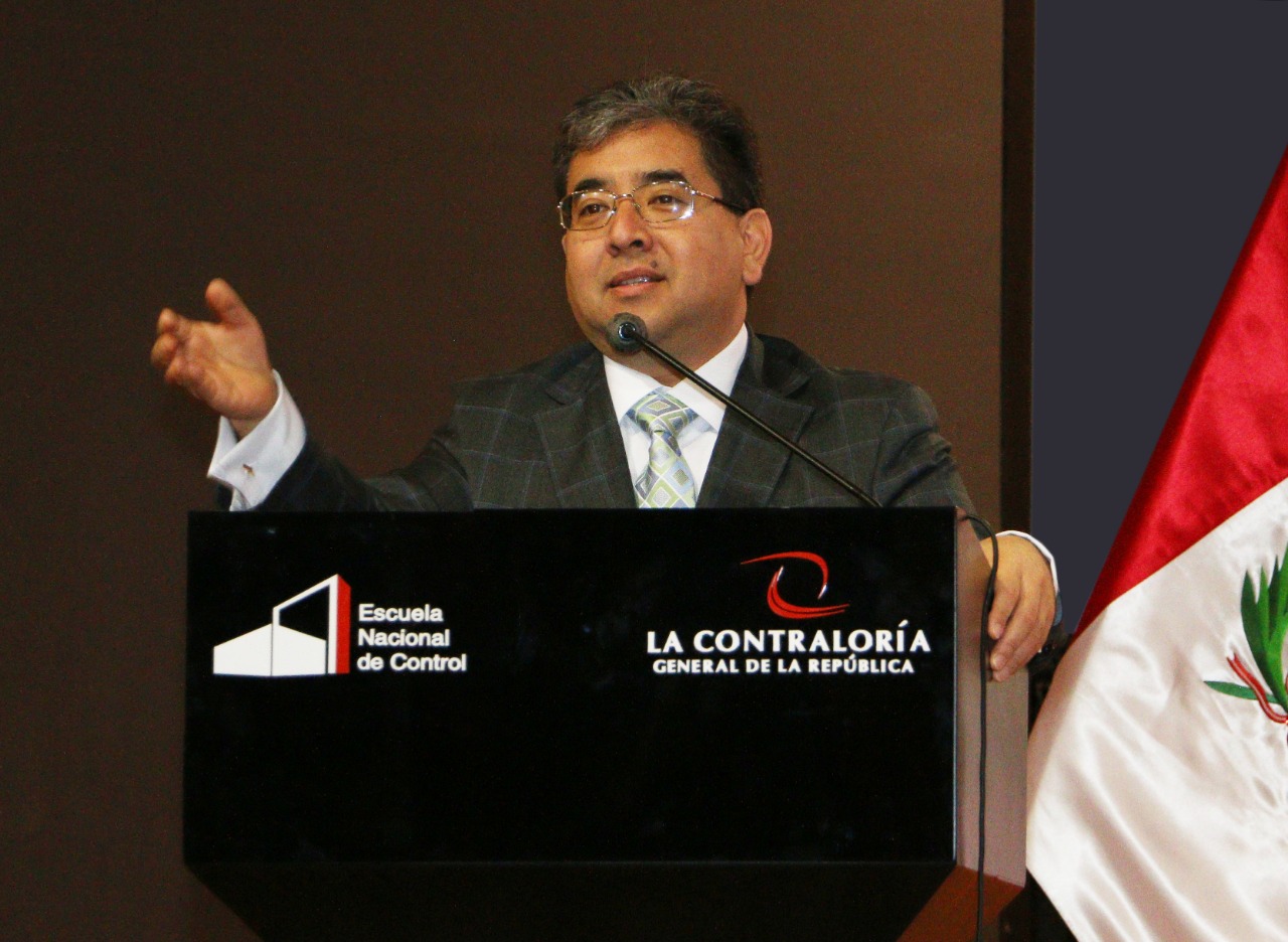 Contralor Shack: “Todos los peruanos debemos comprometernos a luchar contra la corrupción”