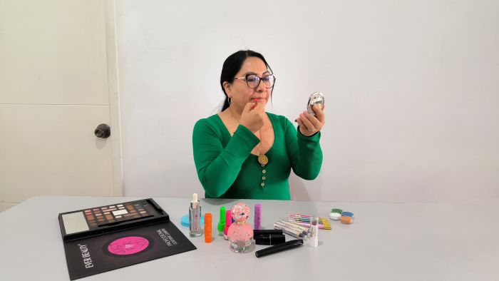 Evita regalar cosméticos de procedencia ilegal y protege la salud de tu familia esta Navidad  