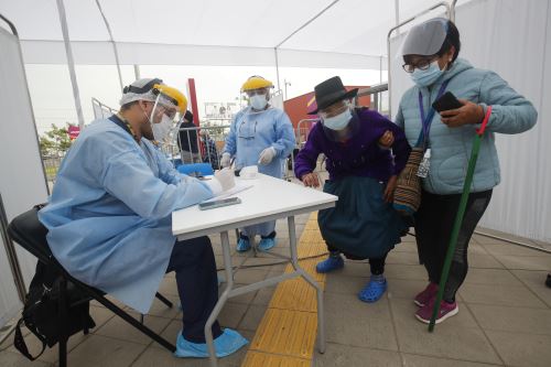 Lo que hay que saber acerca de la vacunación de adultos mayores