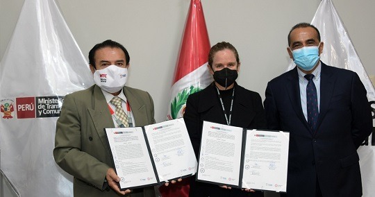 Suscriben convenio para mejorar carretera Cajacay-Colquimarca en Áncash 