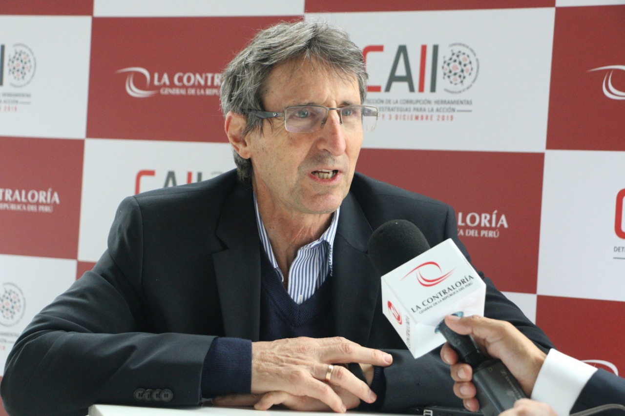 Fischman: “Perú recién está llegando al primer escalón de la cadena de moralidad”