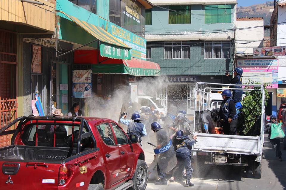 Continúa enfrentamientos por decomiso de productos a los comerciantes informales de Huaraz