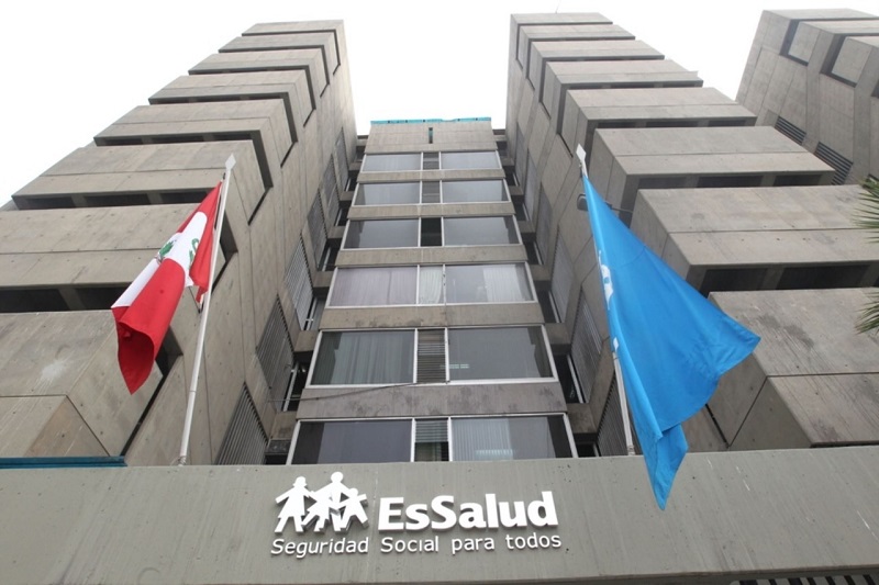 Contraloría recomienda a EsSalud adoptar medidas ante demora en entrega de más de 1 millón de pruebas rápidas