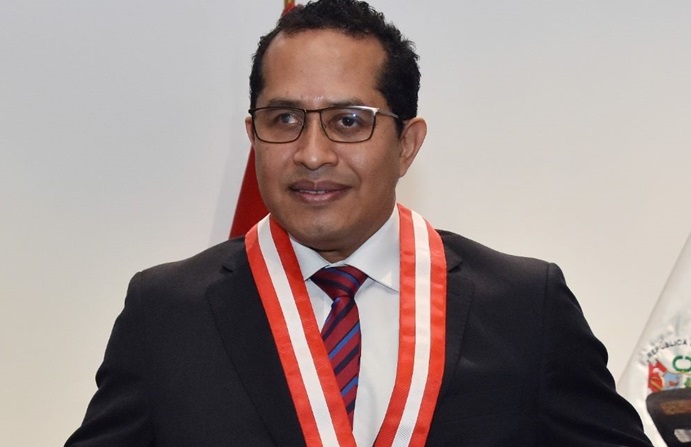 Roberto Burneo es elegido por unanimidad como nuevo presidente del Jurado Nacional de Elecciones