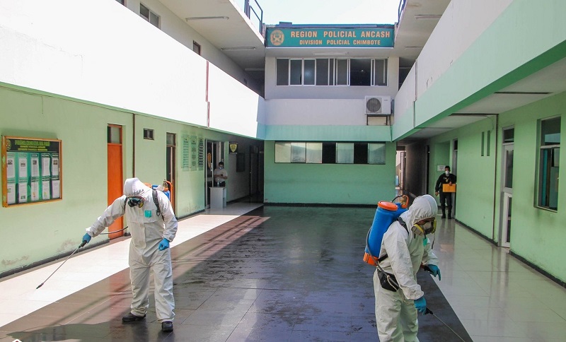 Desinfectan sede de la División Policial de Chimbote en prevención del Covid-19