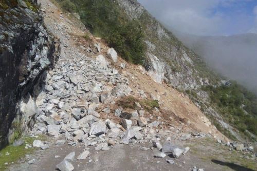 Áncash: deslizamientos bloquean  vía departamental de la provincia de Bolognesi