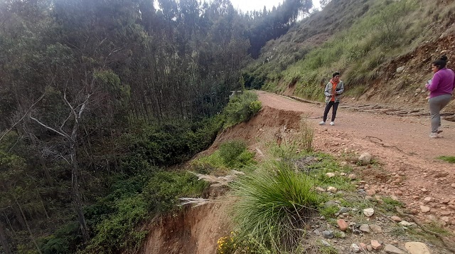 Tránsito restringido debido a derrumbe de carretera al distrito de Shilla en Carhuaz