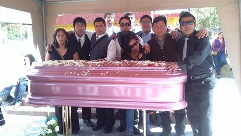 Dieron último adiós a madre e hijo en el cementerio de Huaraz