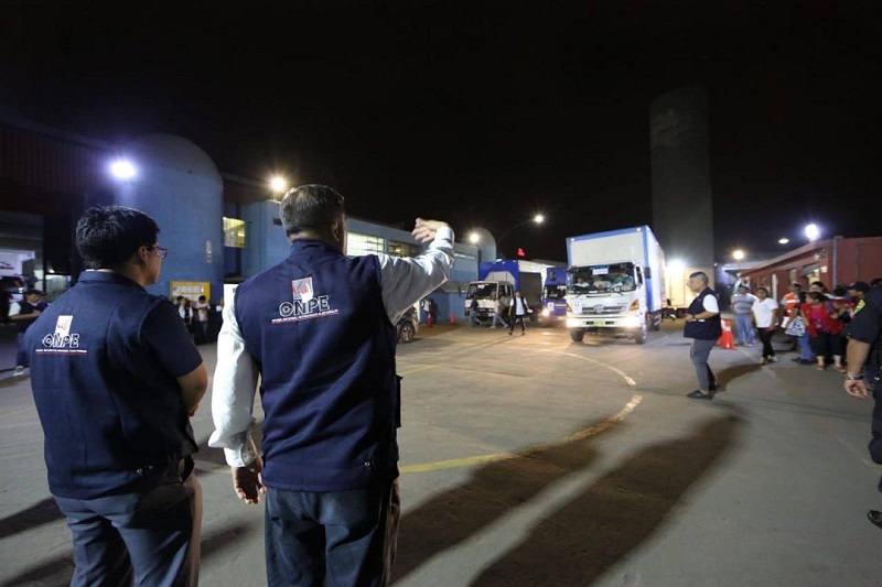 ONPE inició desplazamiento de material electoral en todo el país