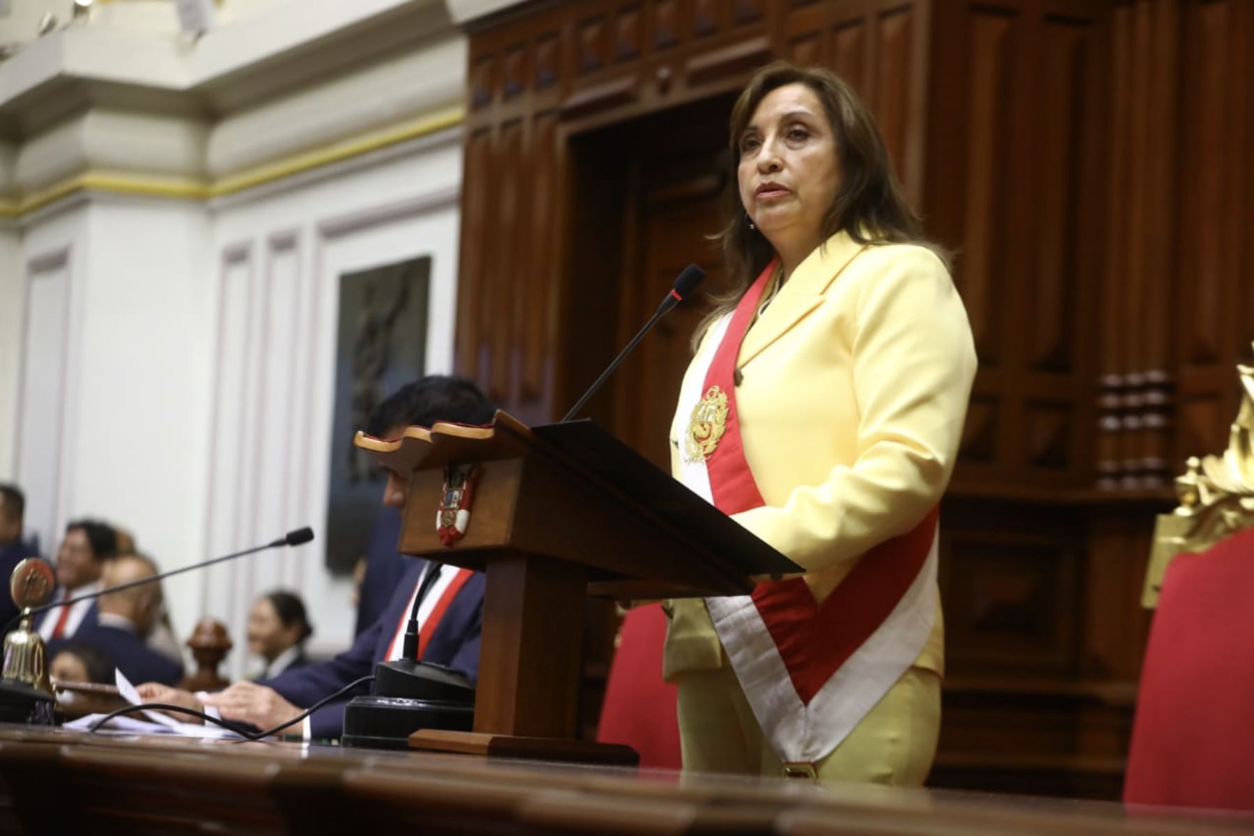 Dina Boluarte juró como primera presidenta de la República