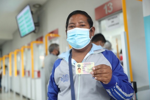 Amplían vigencia de brevetes profesionales y de motos para conductores sin sanciones muy graves 