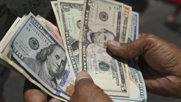 Dólar se cotiza por debajo de S/ 4, ¿cuál es su precio hoy?