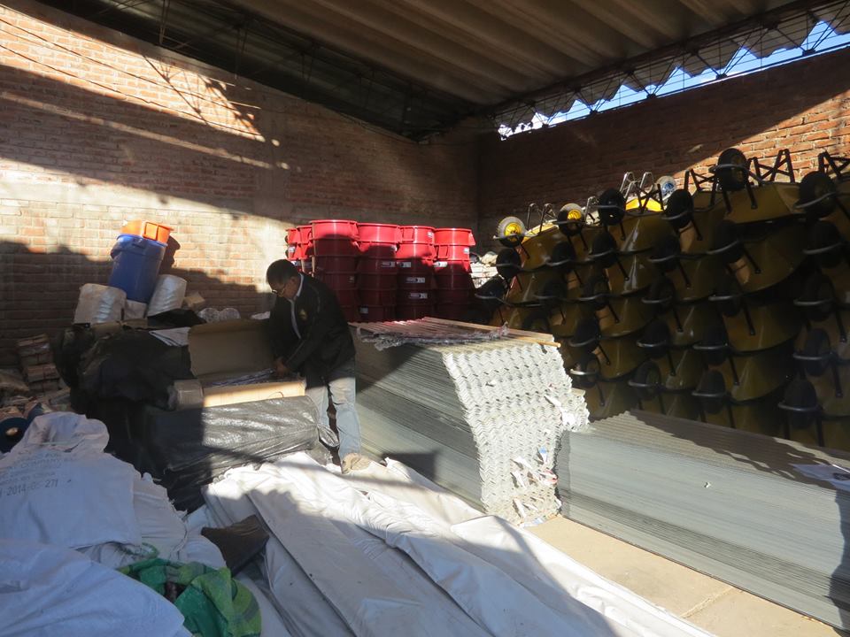 Yungay: Donan herramientas para mantenimiento de caminos afectados por deslizamientos