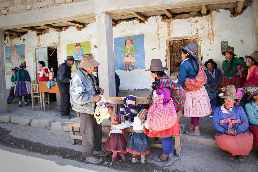 Entregan ropa de abrigo y alimentos a 500 familias de Chavín de Huántar afectadas por friaje