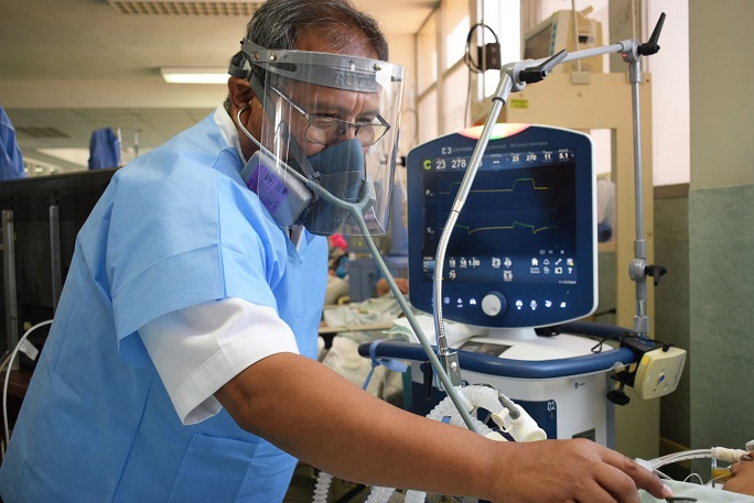 Amplían hasta los 75 años el cese laboral para los médicos