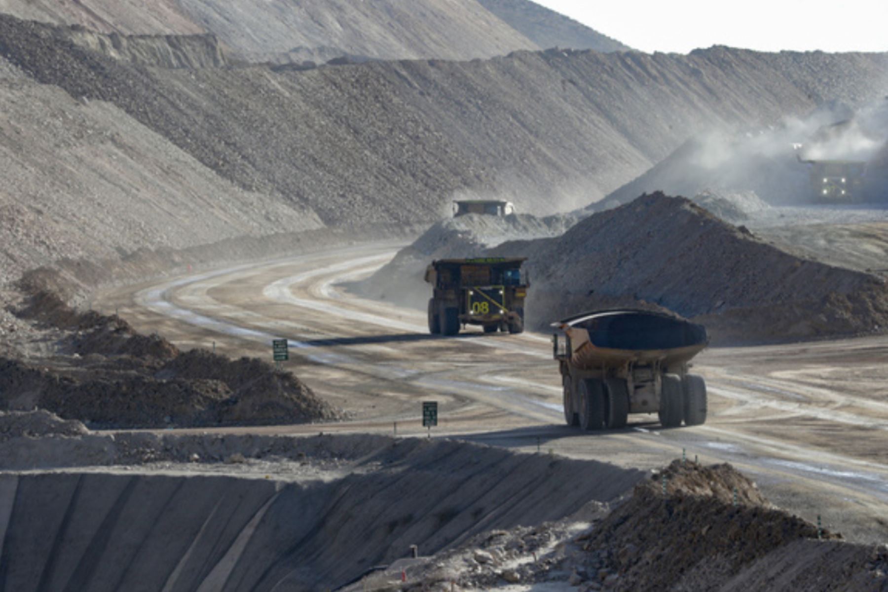 Crecimiento de producción en el sector minería e hidrocarburos afianza crecimiento económico