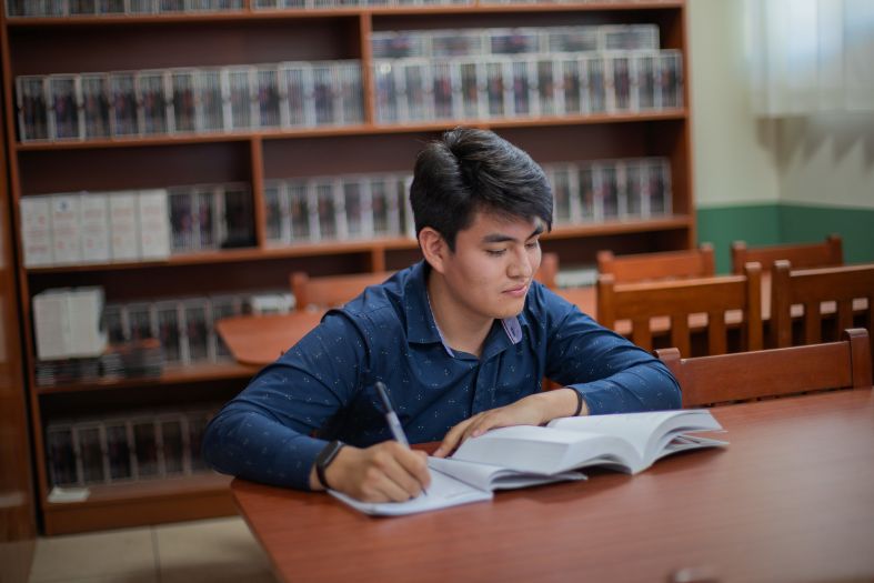 Maestría sin pagos inmediatos: crédito para estudiar posgrado en una universidad pública 