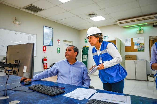 Estudio revela que solo seis mujeres ocuparon cargo gerencial en las 50 EPS del país