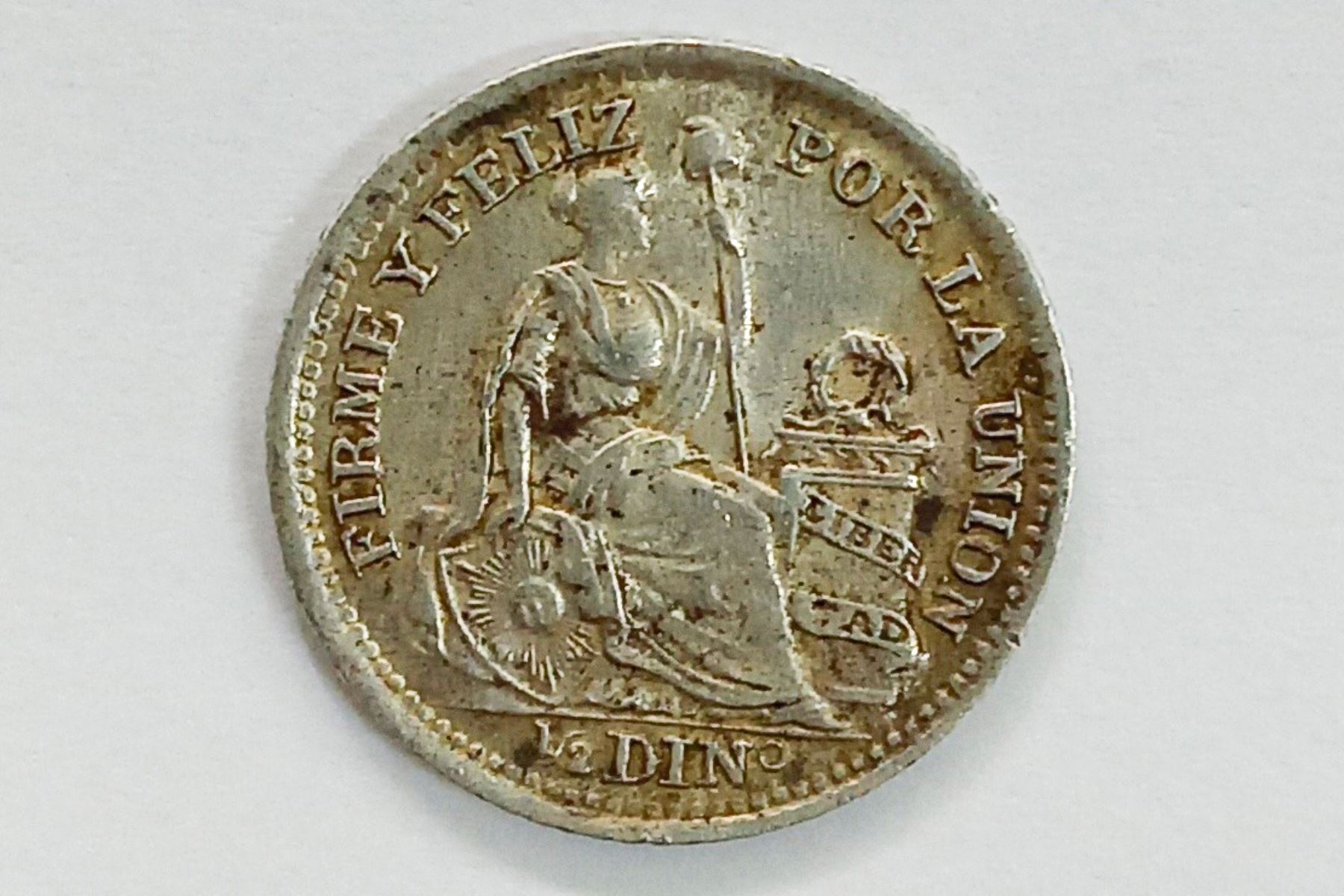Recuperan dos monedas acuñadas a inicios del siglo XX pertenecientes al patrimonio del Perú