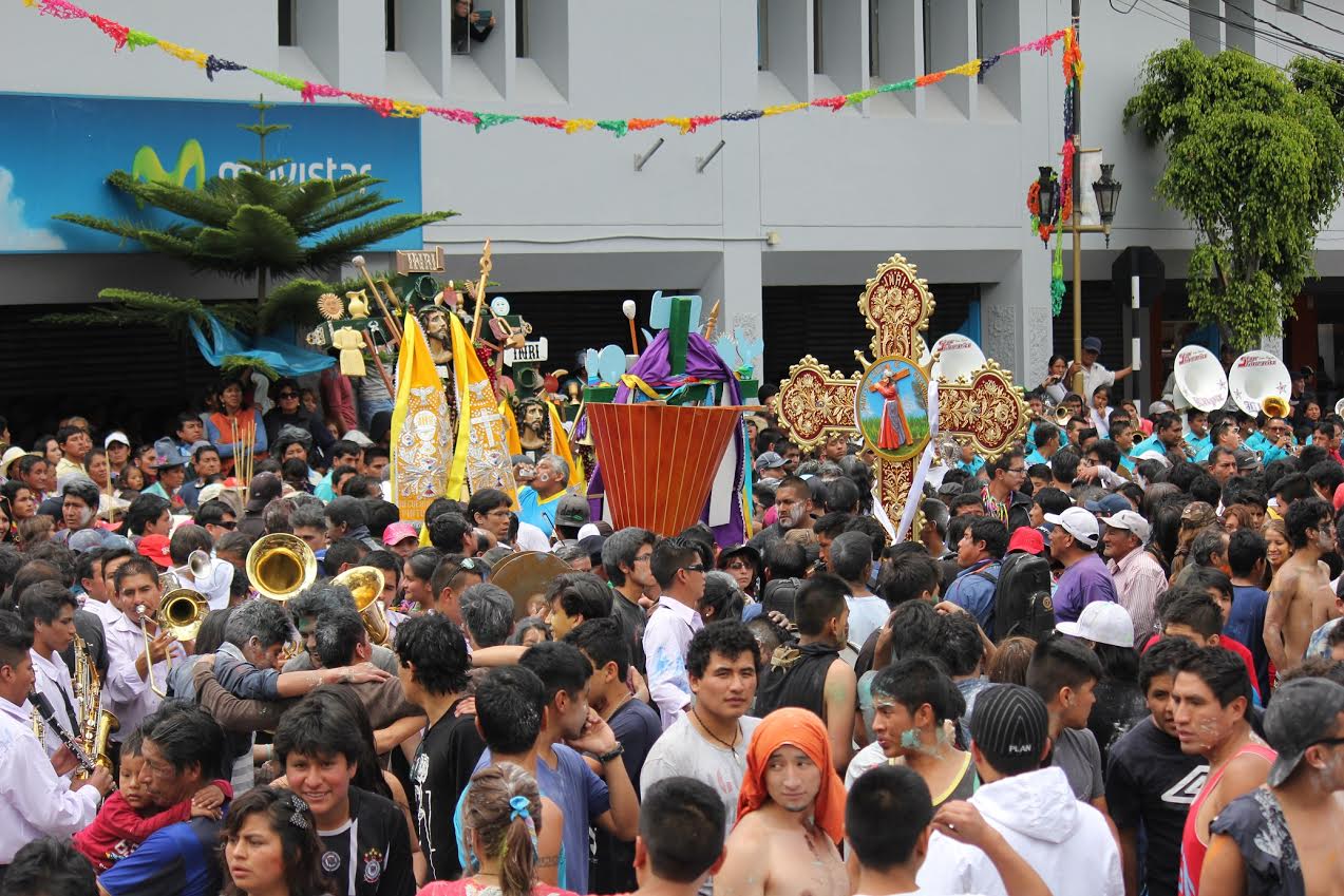 Huaraz celebró tradicional encuentro de cruces
