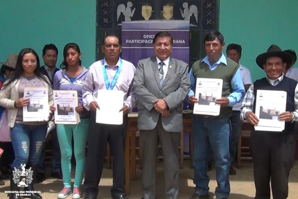Huaraz: alcalde entregó credenciales a autoridades de centro poblado Quenuayoc