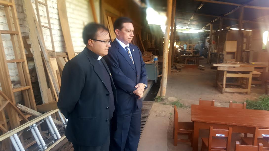 Pomabamba: Gobierno regional entregó módulos escolares para colegio San José