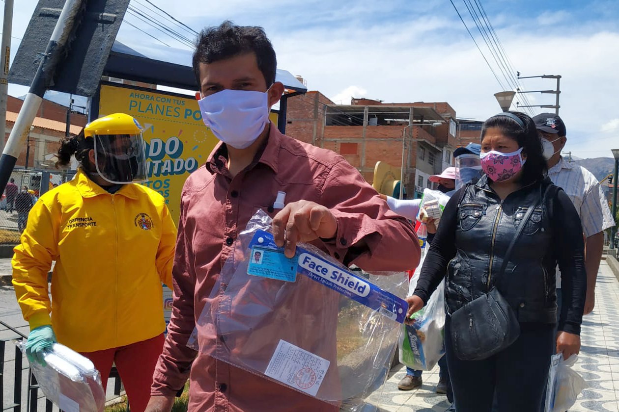 Huaraz: MTC inicia entrega de protectores faciales a usuarios del transporte urbano