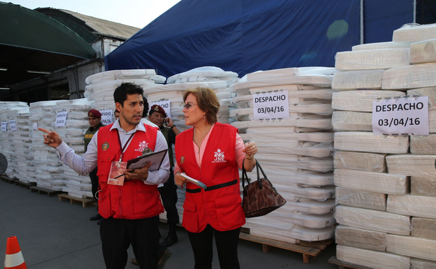  La ONPE realizó hoy despliegue de material electoral al interior del país