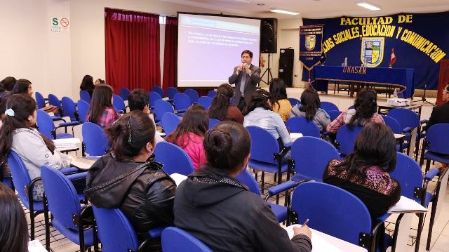 Unasam capacita a comunicadores sobre la importancia del quechua en su rol social