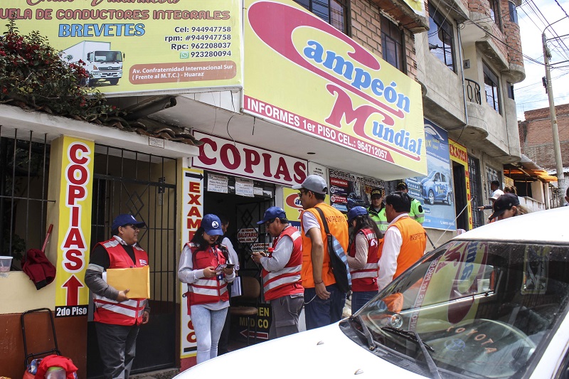 MTC en Áncash realiza operativos en escuelas de conductores y centros médicos 