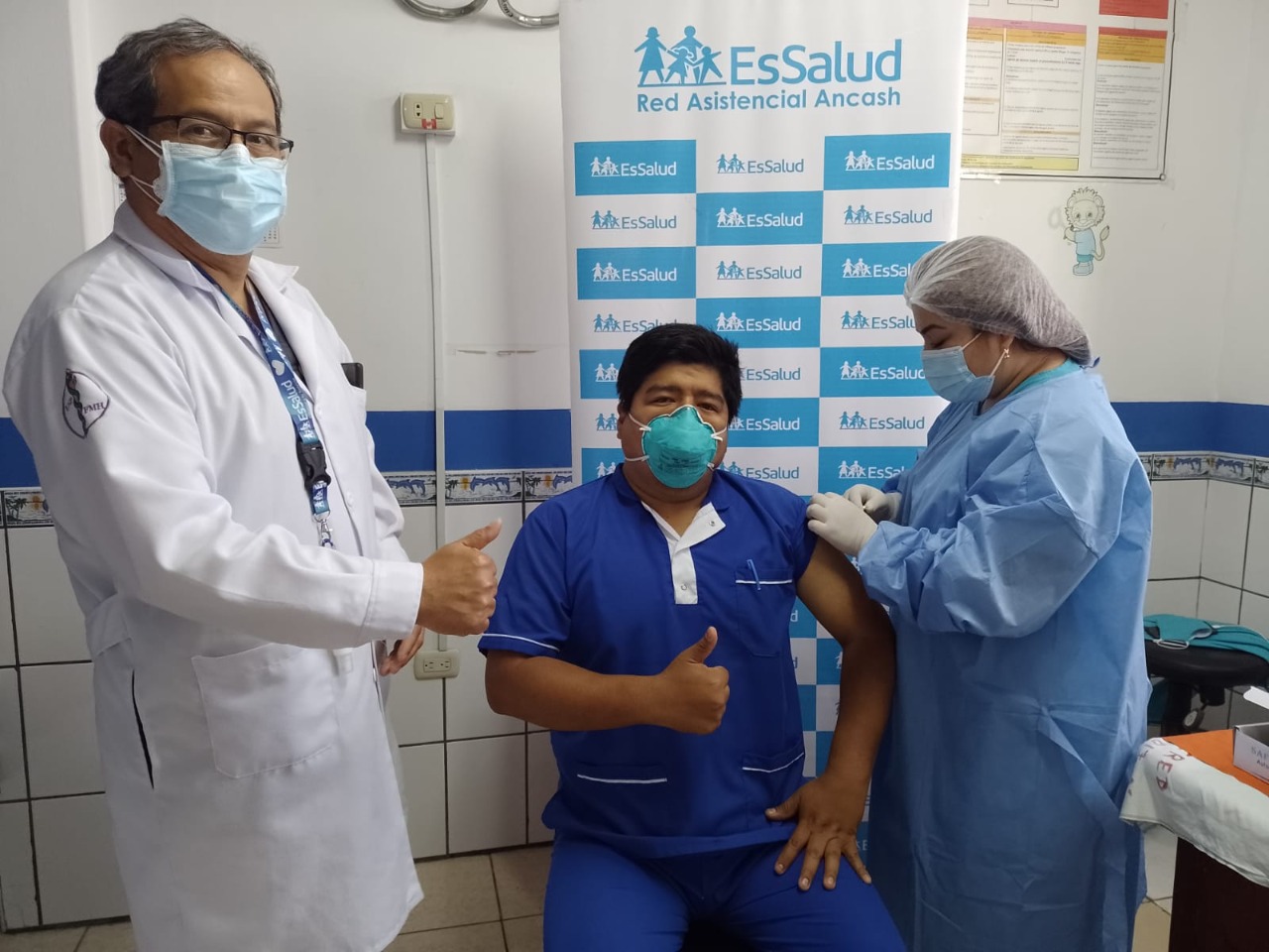EsSalud Áncash inició la aplicación de tercera dosis contra el Covid-19 a personal de salud