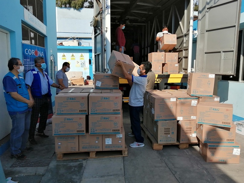 Essalud recibe segundo lote de equipos de protección para personal que atiende pacientes con covid-19