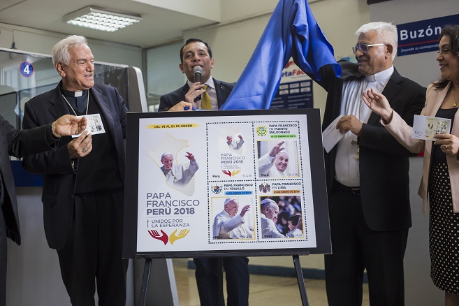 Conferencia Episcopal y Serpost presentan postal y estampillas alusivas a visita del Papa Francisco 