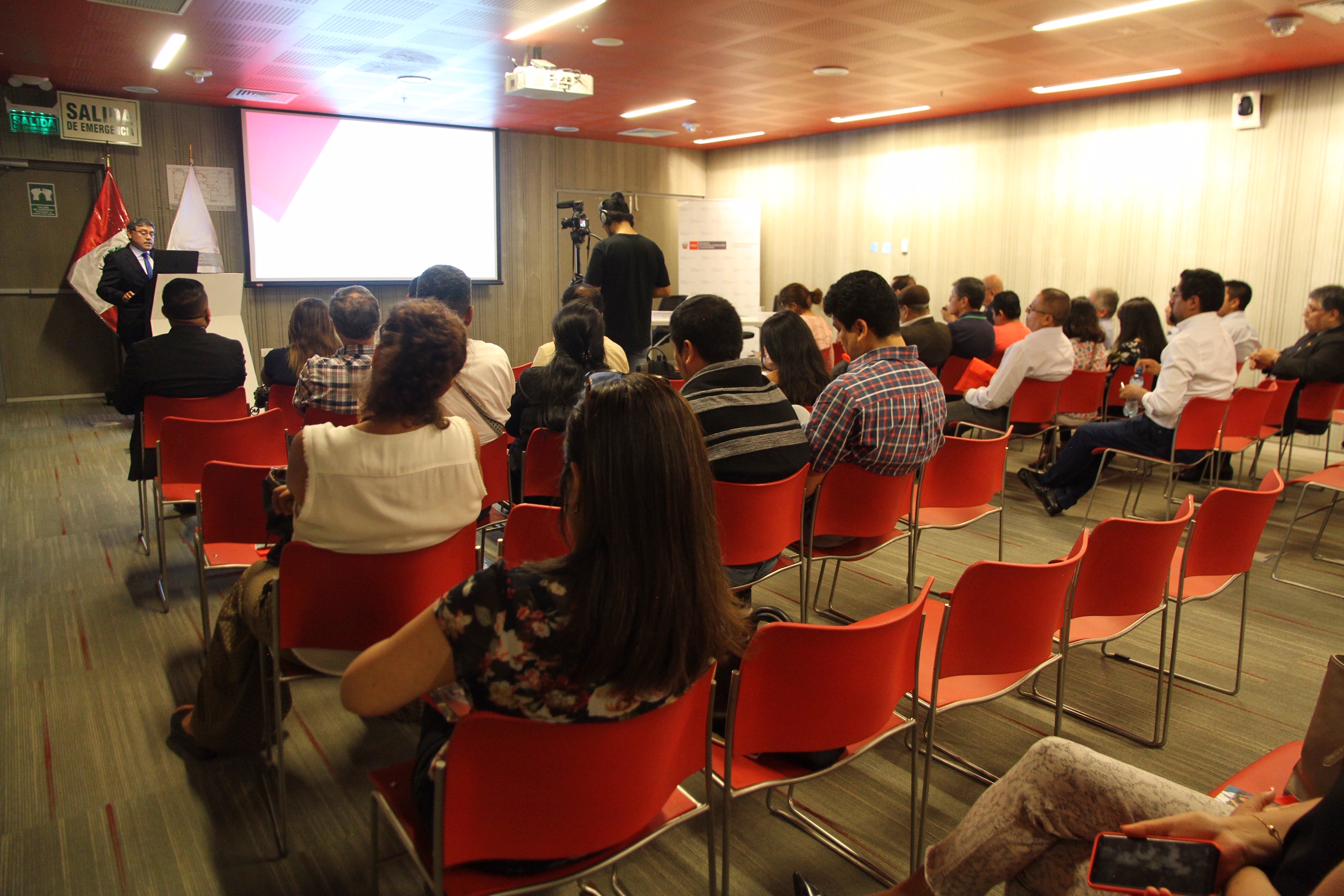 Ministerio de Vivienda estandarizará requisitos para planificación y ejecución de proyectos de pavimentación de vías