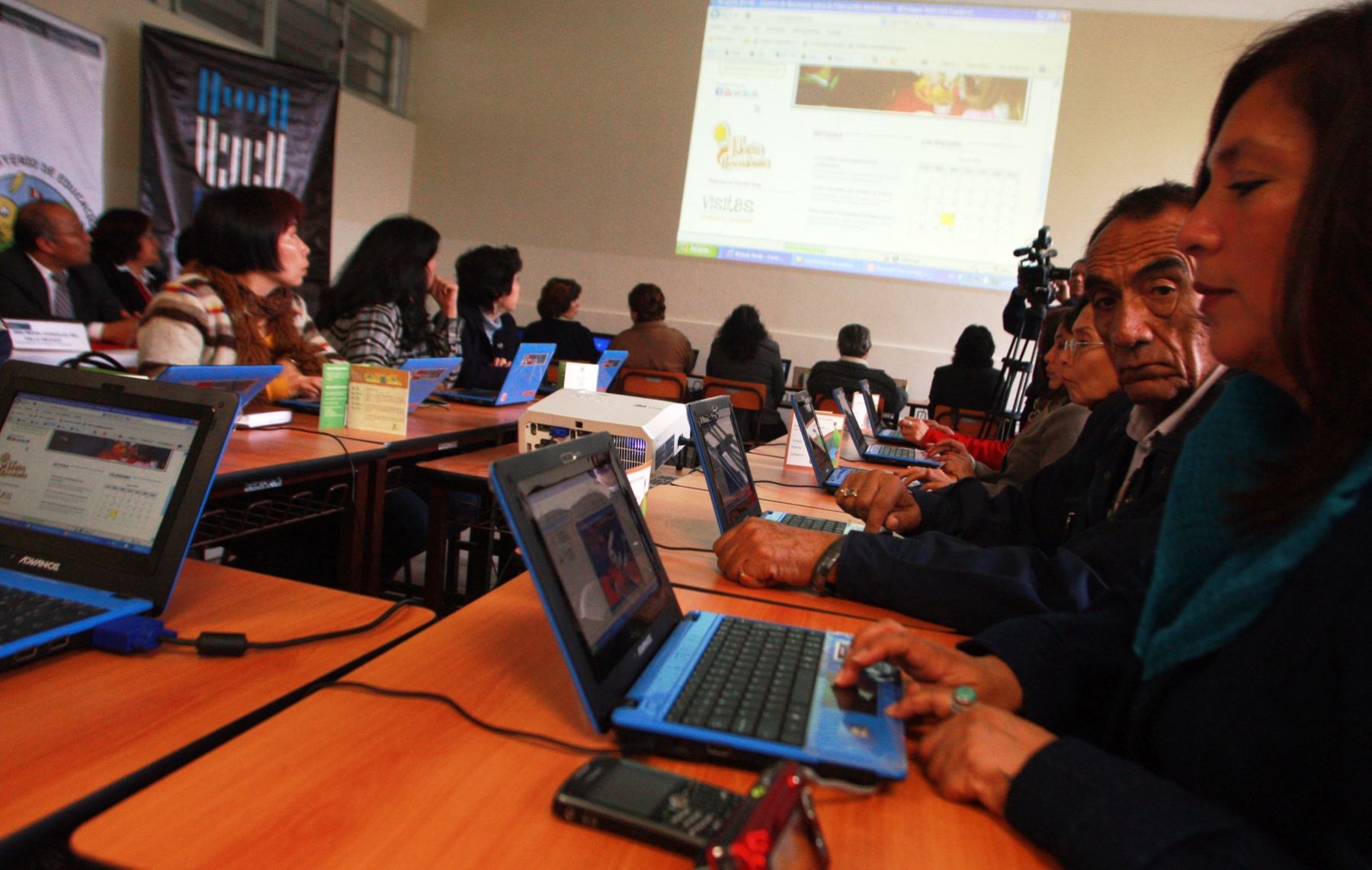 Sólo 3 de cada 10 jóvenes accede a educación superior en el Perú