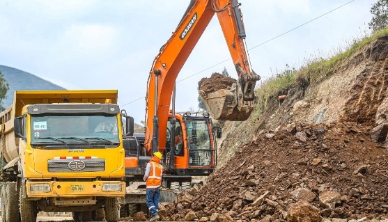 Despliegan equipos y maquinarias para atender emergencias viales en todo el país 